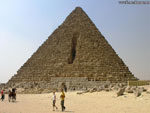 the-pyramid-of-menkaure-2-t-5492953